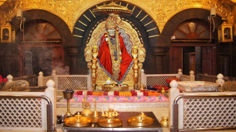 Hyderabad to Shirdi Road Trip Guide (2026): Route, Distance, Itinerary, Budget Stay & Nearby Places